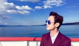 肖战何炅微博最新爆料,揭秘幕后故事，精彩瞬间抢先看！